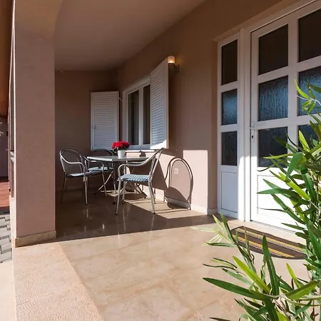 Veli Vrh Apartmán *